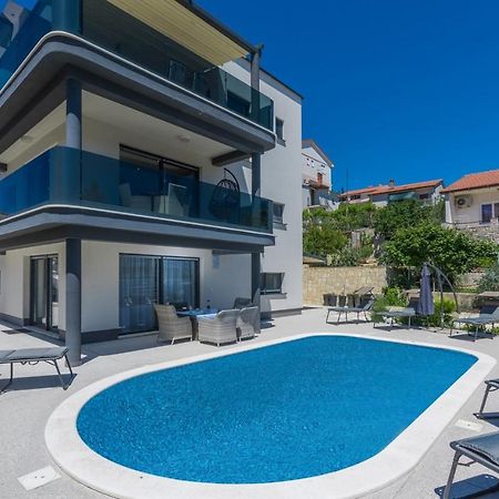 Modern Apartments With Shared Pool Near The Sea Pula Exterior foto