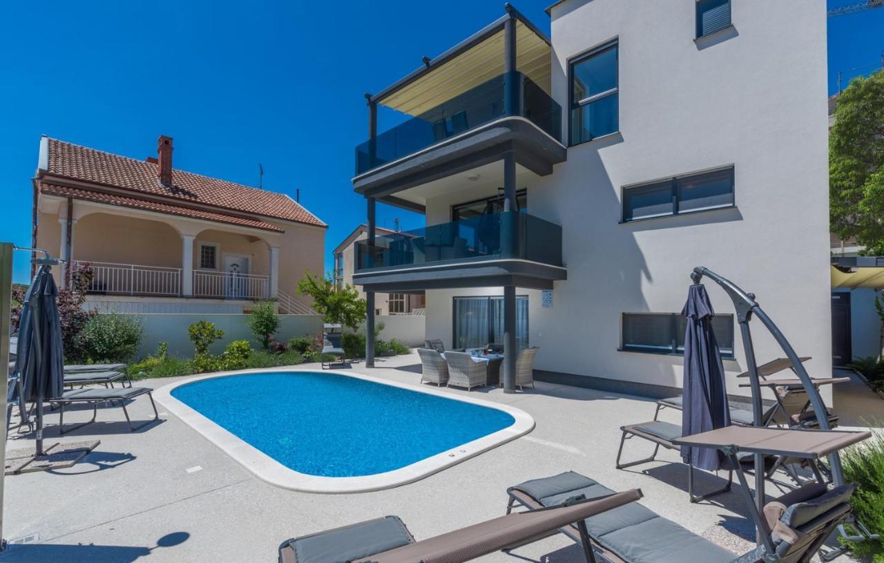 Modern Apartments With Shared Pool Near The Sea Pula Exterior foto