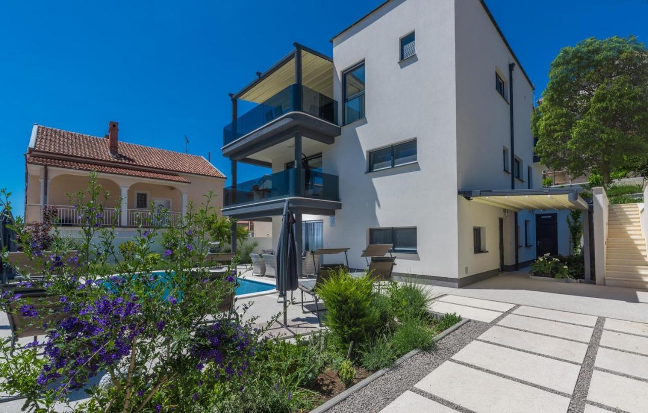 Modern Apartments With Shared Pool Near The Sea Pula Exterior foto