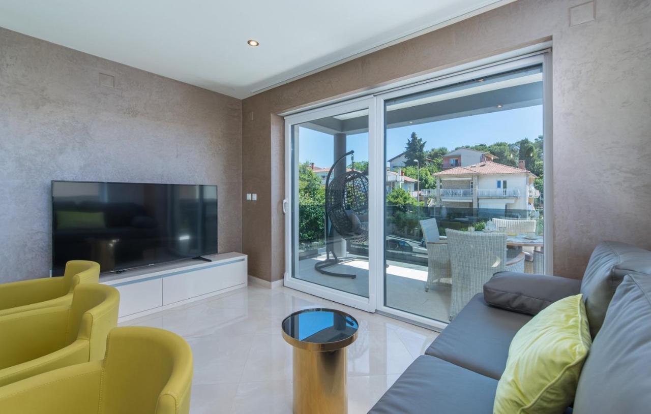 Modern Apartments With Shared Pool Near The Sea Pula Exterior foto