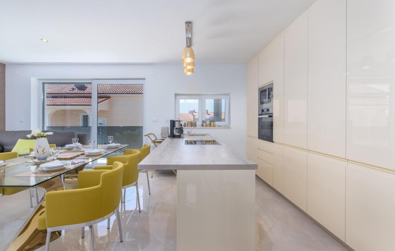 Modern Apartments With Shared Pool Near The Sea Pula Exterior foto