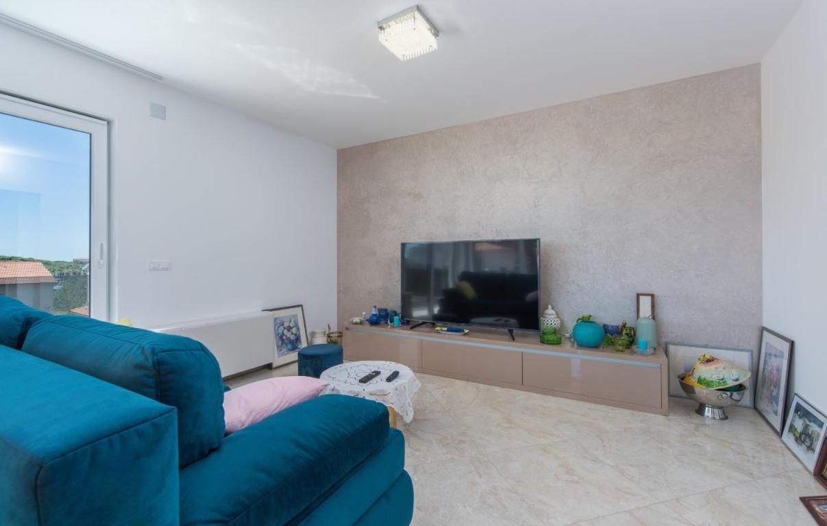 Modern Apartments With Shared Pool Near The Sea Pula Exterior foto